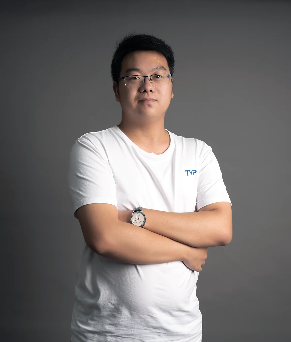 耿航航本人提供的肖像照